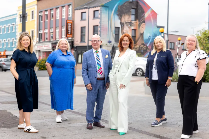 The Michael Lavelle Team